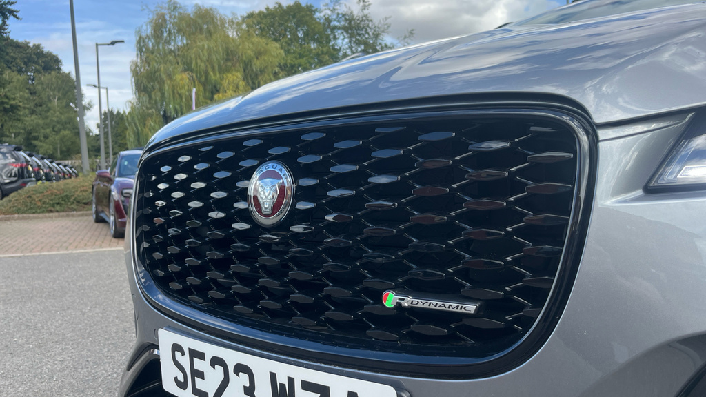 Jaguar F-Pace 2.0 D200 R-dynamic Se Black Awd 2023 Grey #43