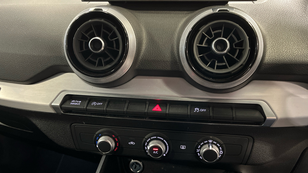 Audi Q2 35 Tfsi Black Edition S Tronic Tech Pro White #27