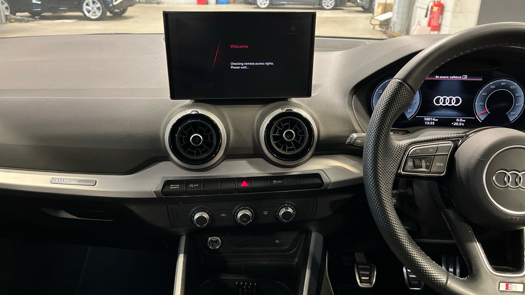 Audi Q2 35 Tfsi Black Edition S Tronic Tech Pro White #12