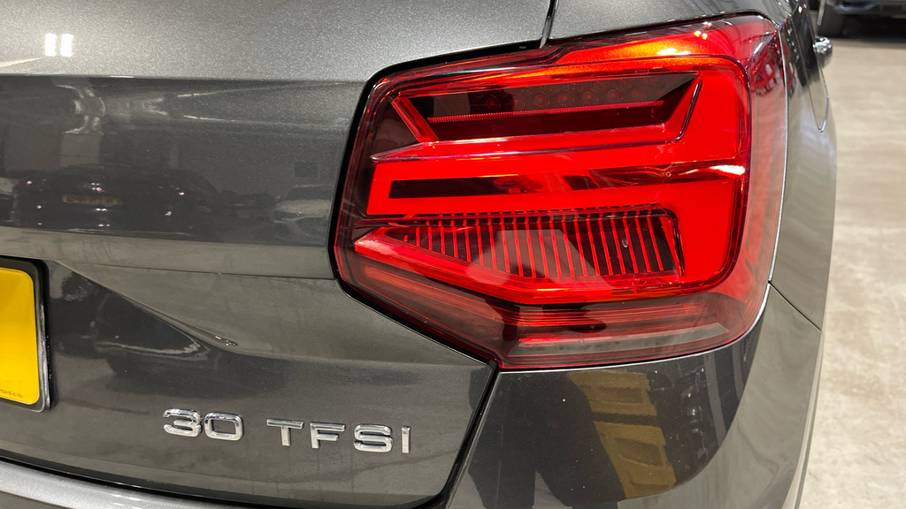 Audi Q2 35 Tfsi Black Edition S Tronic Tech Pro White #40