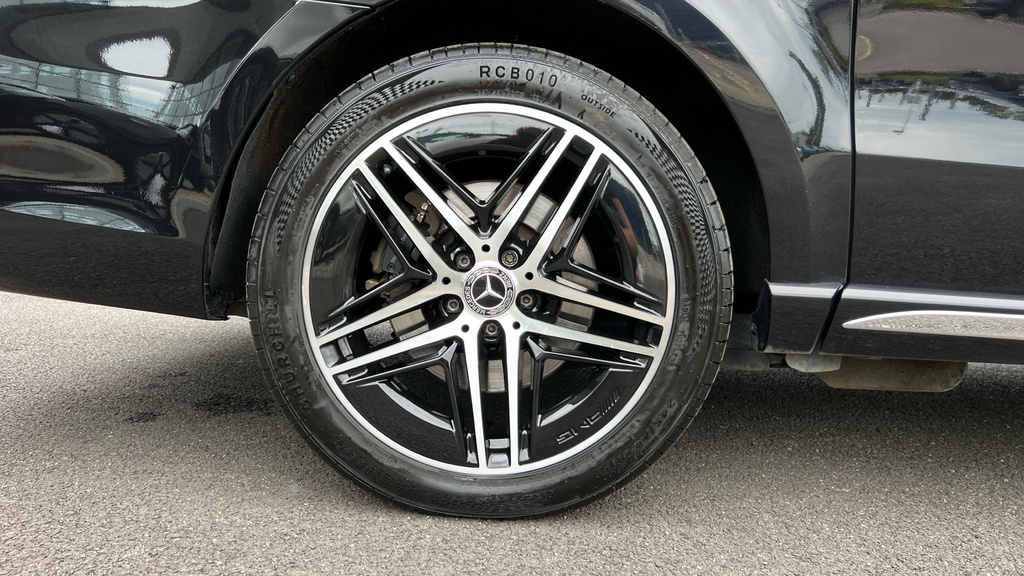 Mercedes-Benz V Class Mpv Black #27