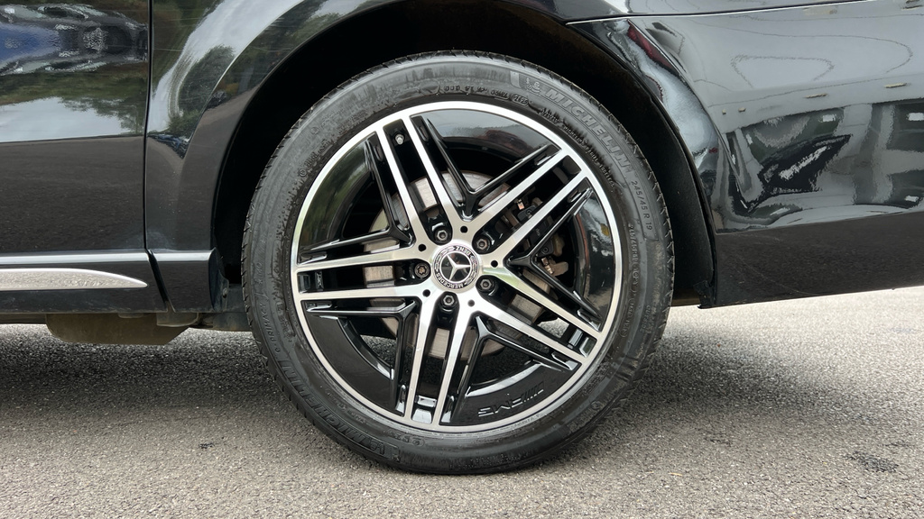 Mercedes-Benz V Class Mpv Black #26