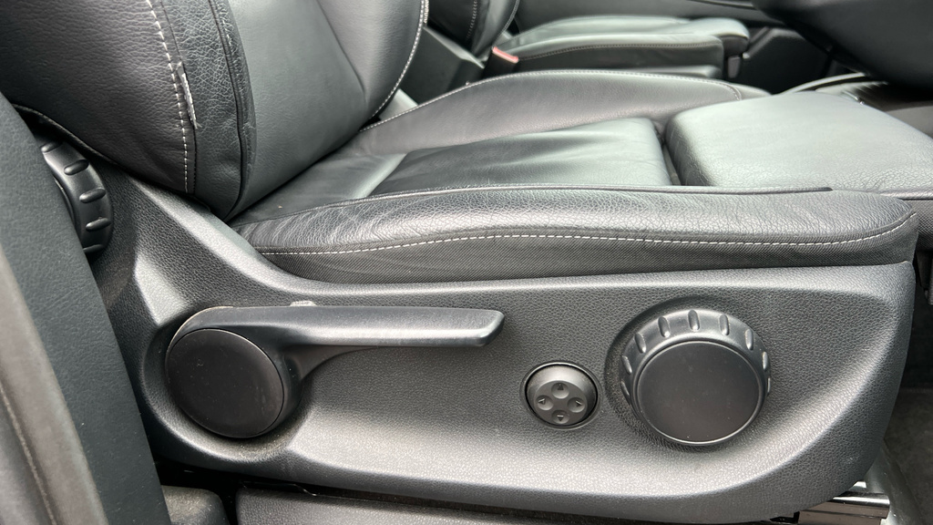 Mercedes-Benz V Class Mpv Black #40