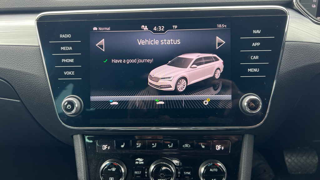 Skoda Superb Koda Superb Se Technology White #25