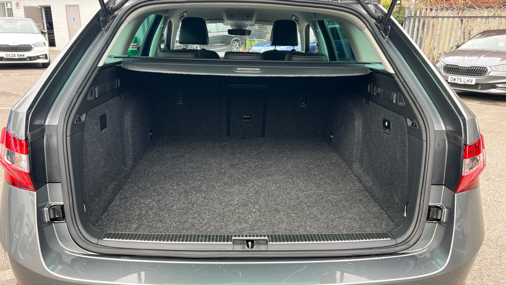 Skoda Superb Koda Superb Se Technology White #15