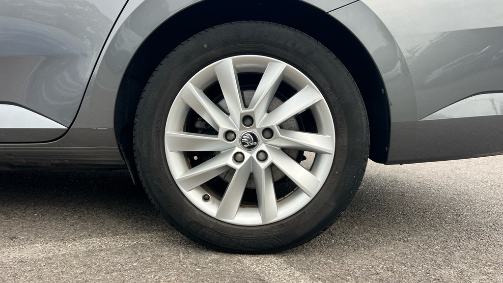 Skoda Superb Koda Superb Se Technology White #18