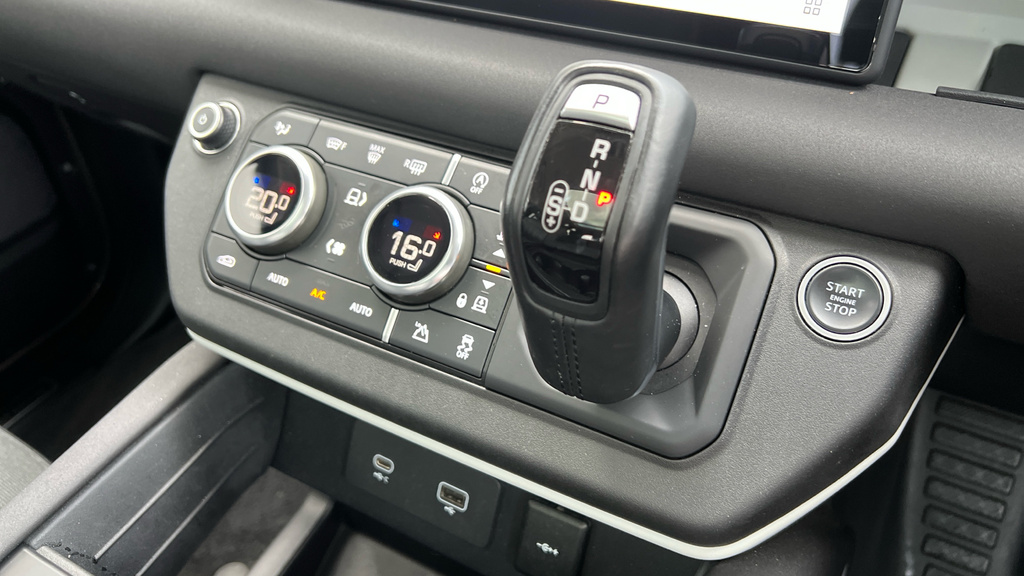 Land Rover Defender Defender Se Black #34