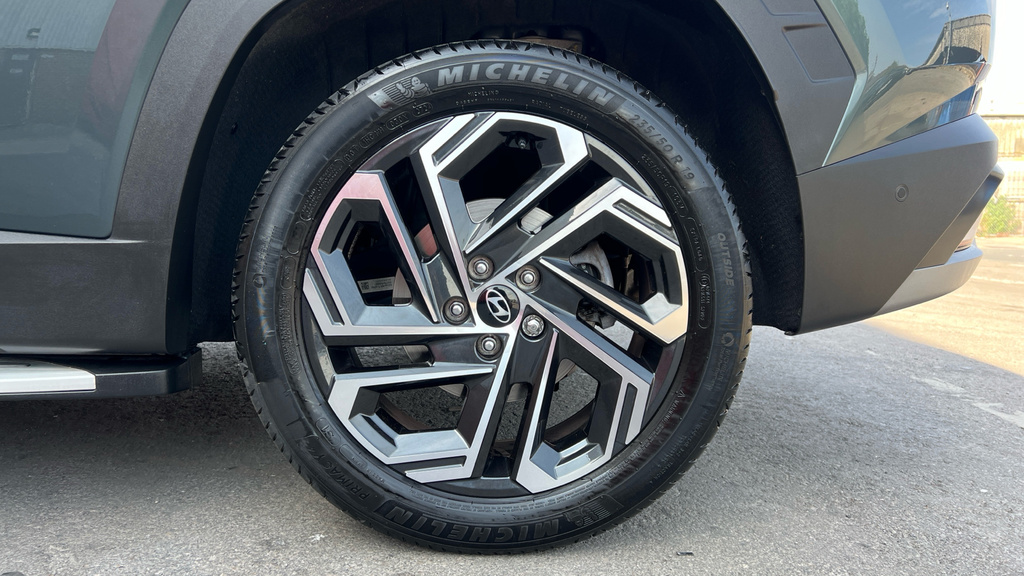 Hyundai Tucson Advance Red #41