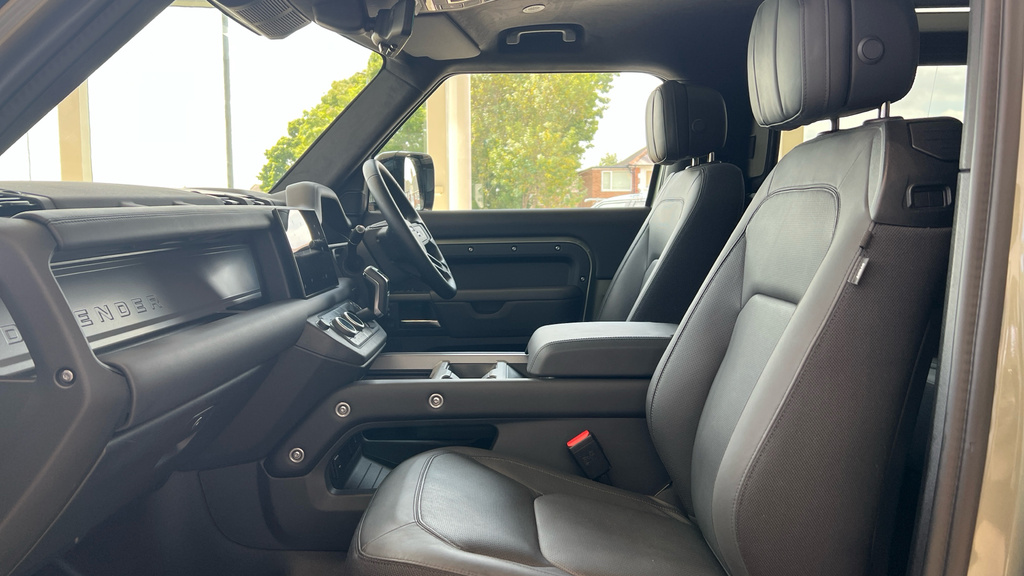 Land Rover Defender Mpv 2026 White #19