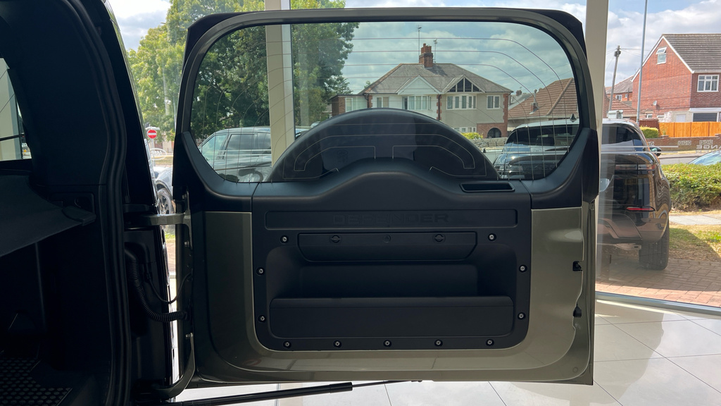 Land Rover Defender Mpv 2026 White #35