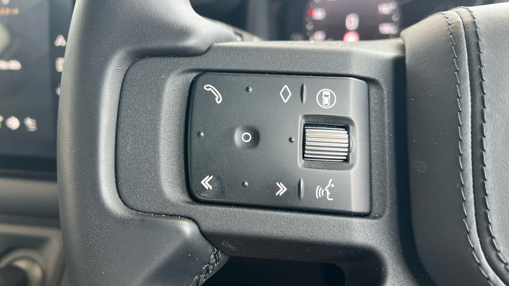 Land Rover Defender Mpv 2026 White #38