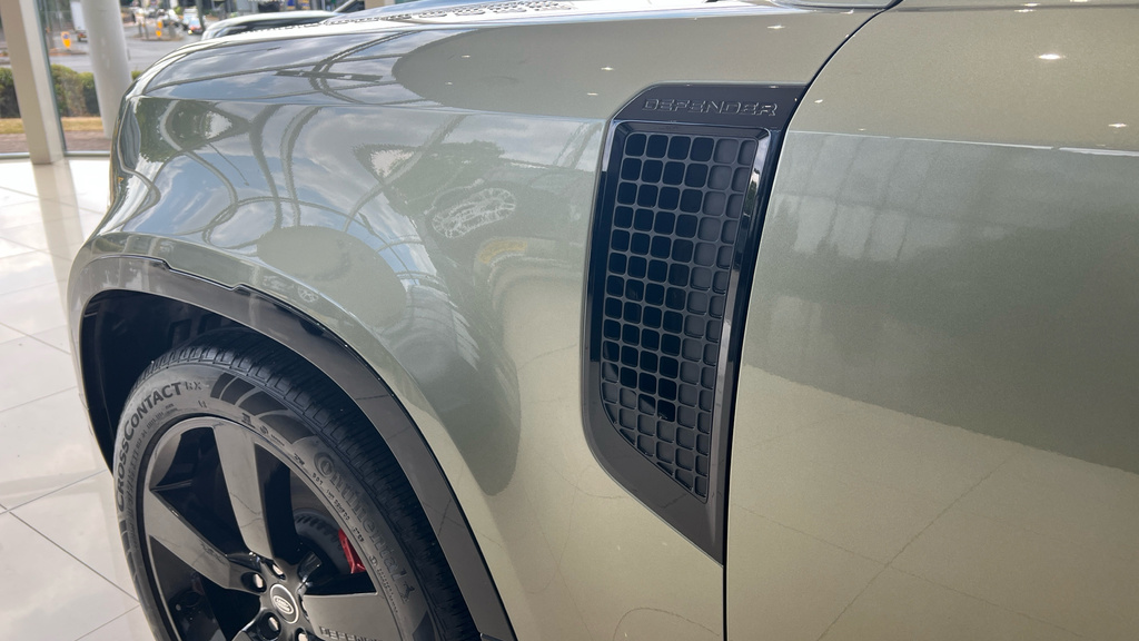 Land Rover Defender Mpv 2026 White #29
