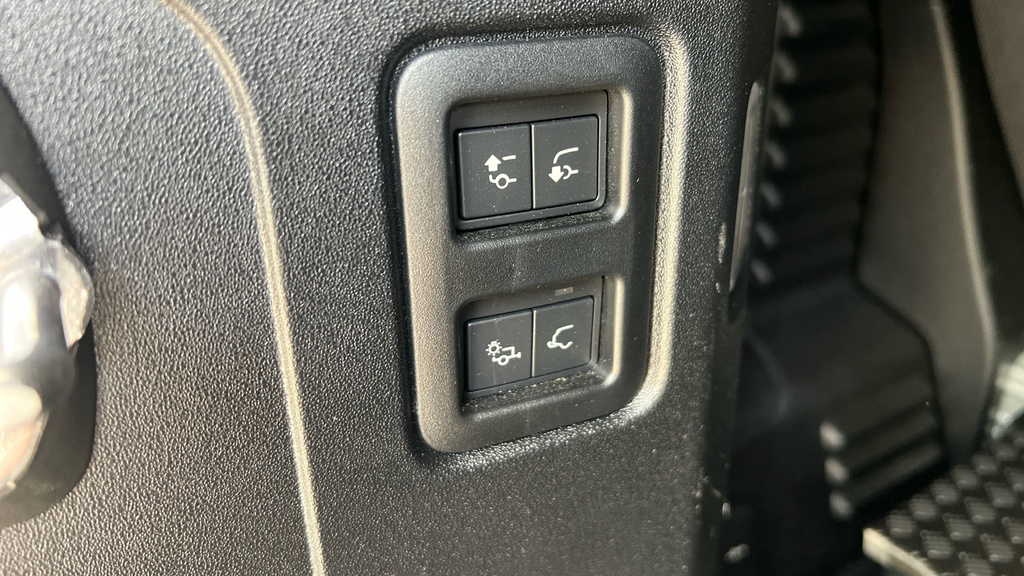 Land Rover Defender Mpv 2026 White #64