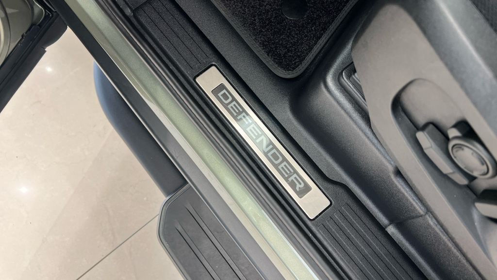 Land Rover Defender Mpv 2026 White #51