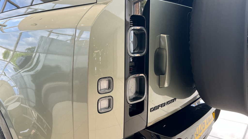 Land Rover Defender Mpv 2026 White #28