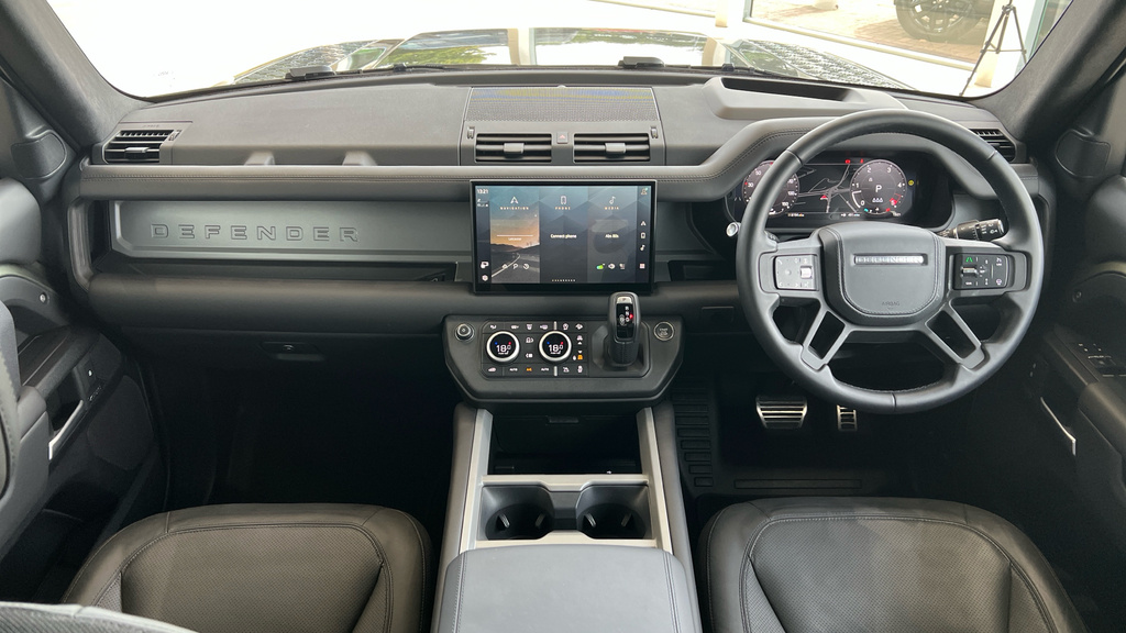 Land Rover Defender Mpv 2026 White #21