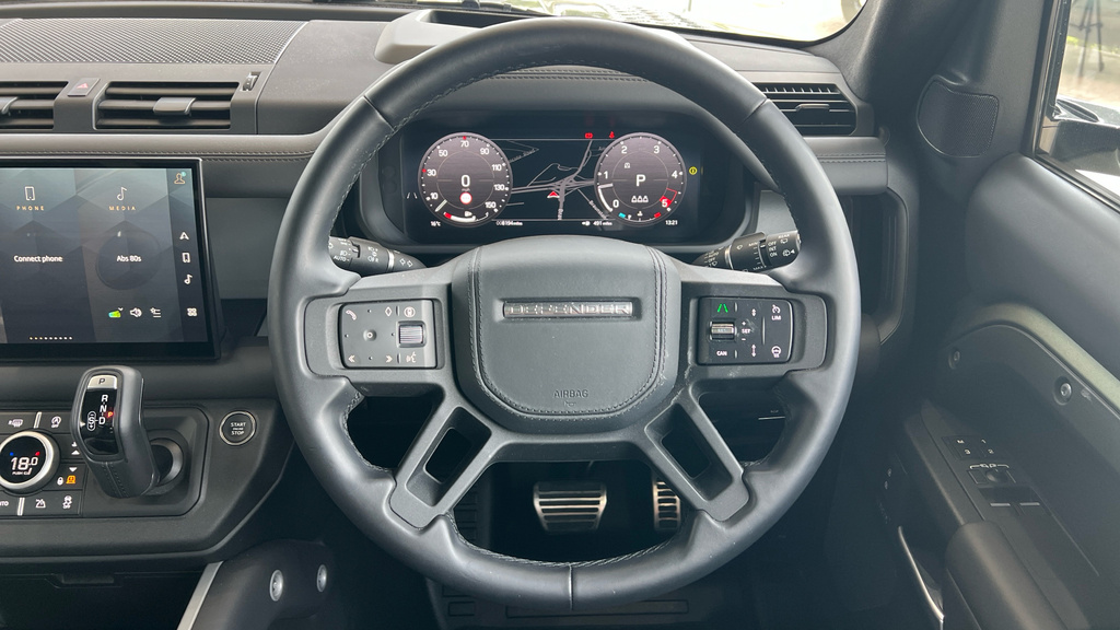 Land Rover Defender Mpv 2026 White #25