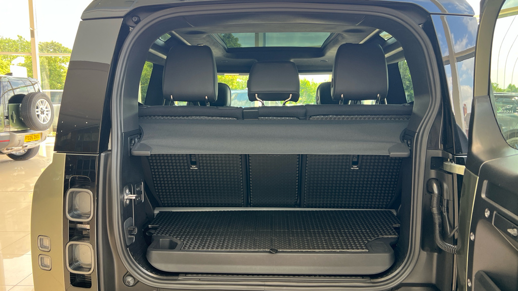 Land Rover Defender Mpv 2026 White #14