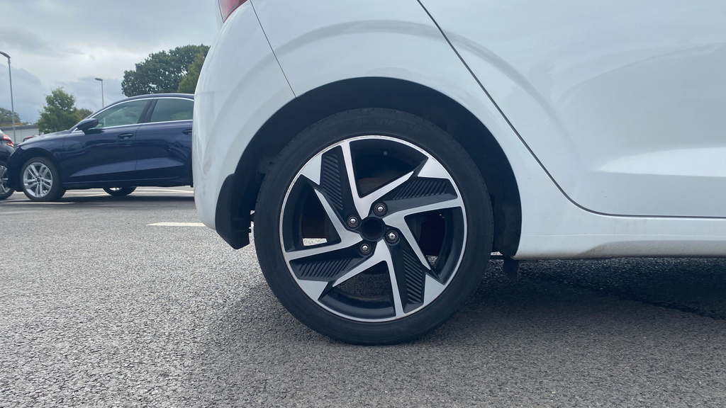 Hyundai I10 Se White #19