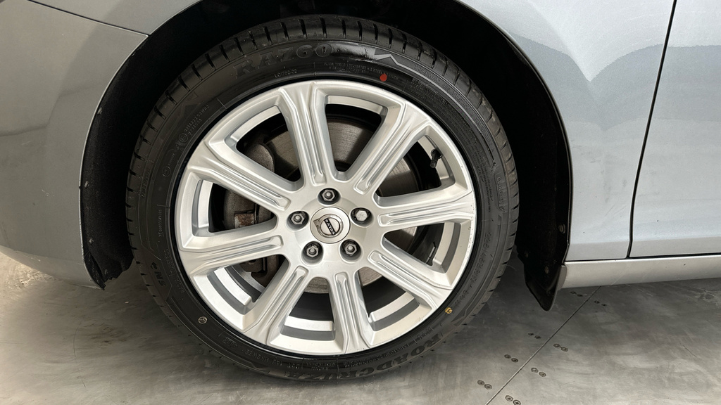 Volvo V40 V40 R-design D2 White #21