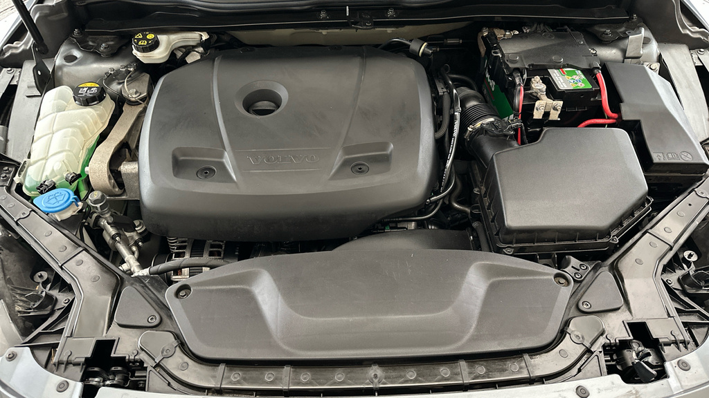 Volvo V40 V40 R-design D2 White #20