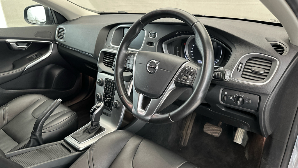 Volvo V40 V40 R-design D2 White #10