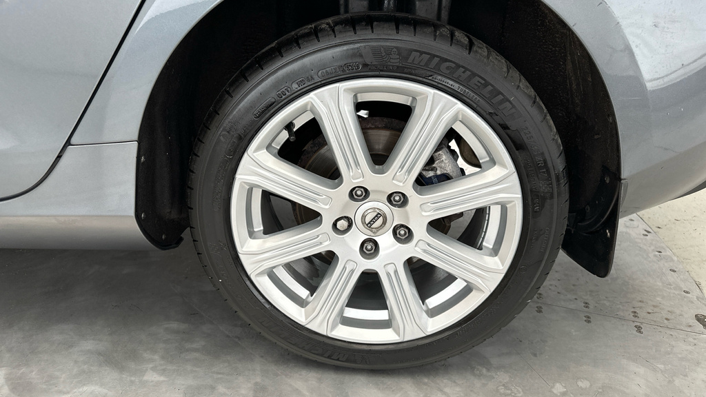 Volvo V40 V40 R-design D2 White #22