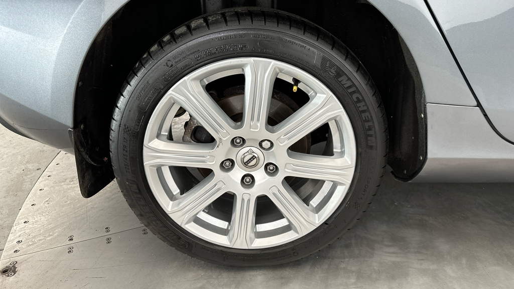Volvo V40 V40 R-design D2 White #23