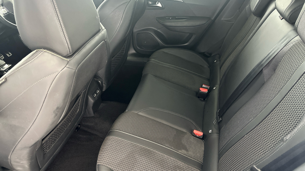 Peugeot e-2008 2008 Gt Premium Ev Red #23