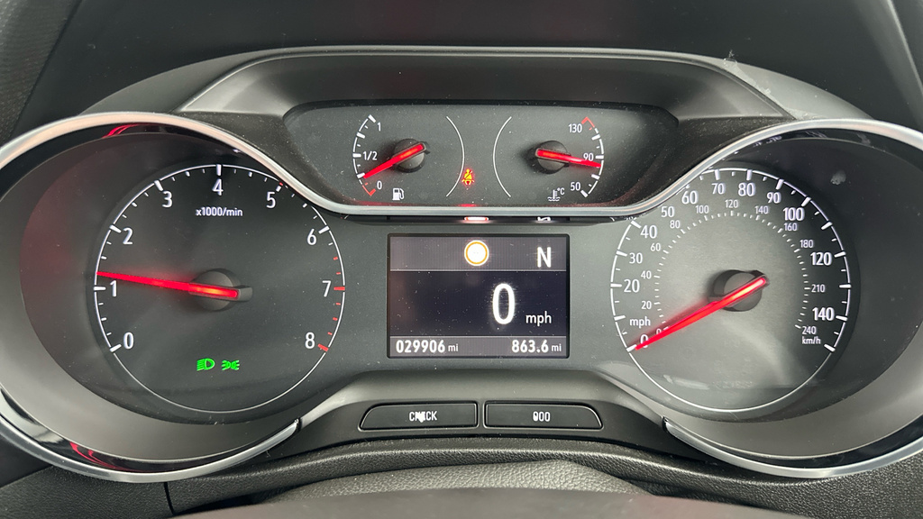 Vauxhall Crossland X Hatchback White #18