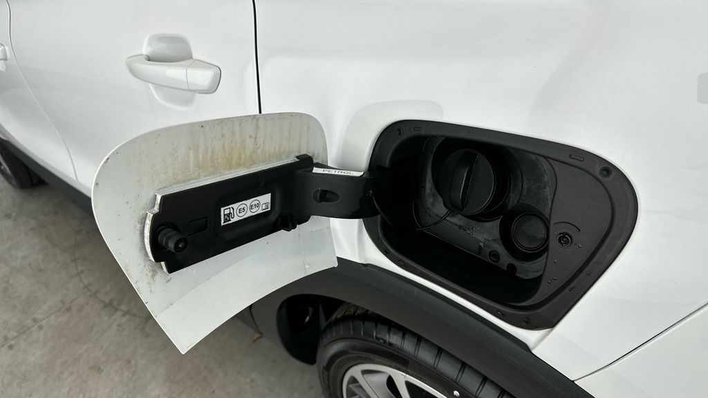 Vauxhall Crossland X Hatchback White #26