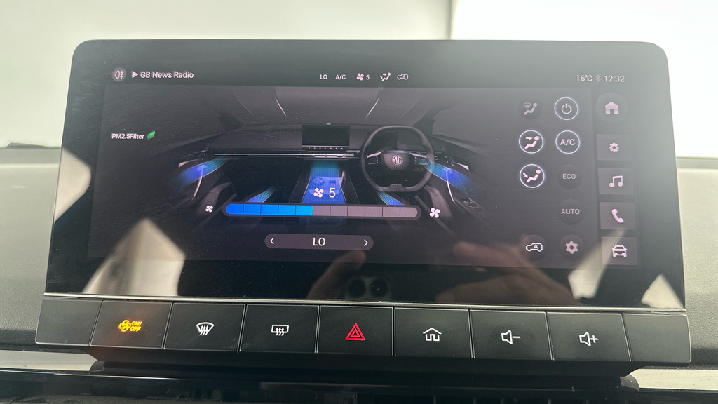 MG MG4 Mg4 150Kw Se Ev Long Range 64Kwh Red #18