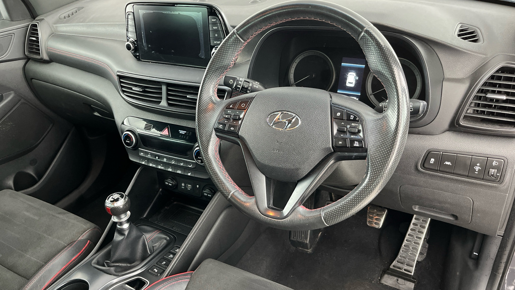 Hyundai Tucson Crdi Premium White #9