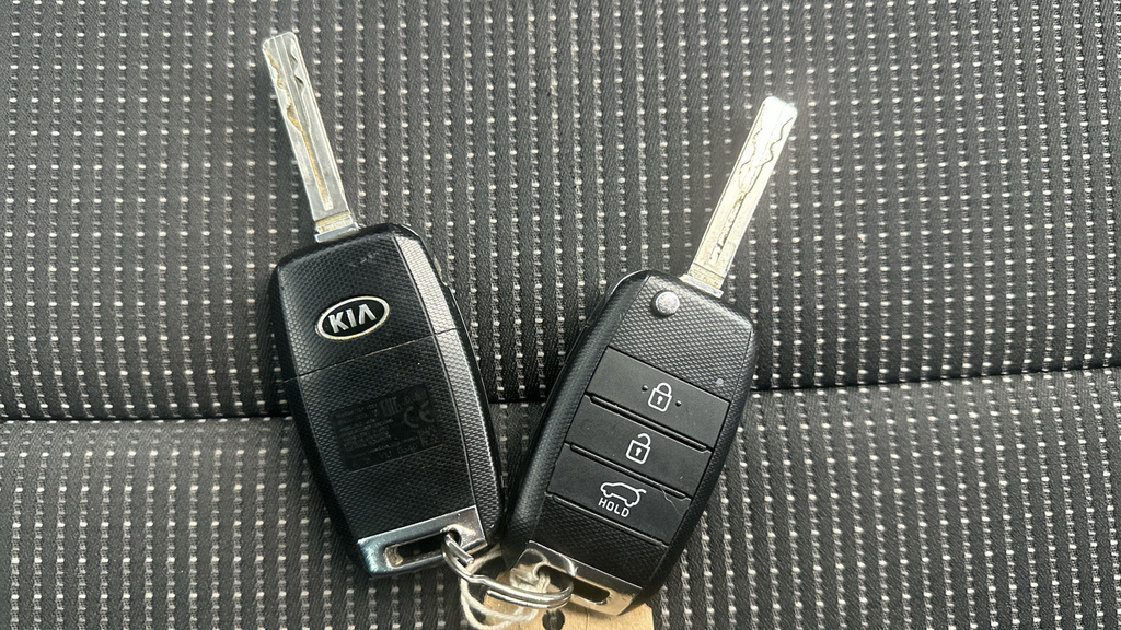 Kia Sportage White #13