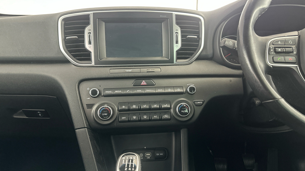 Kia Sportage White #22