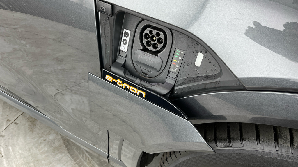 Audi E-Tron S S Line 55 Quattro 300,00 Kw Blue #32