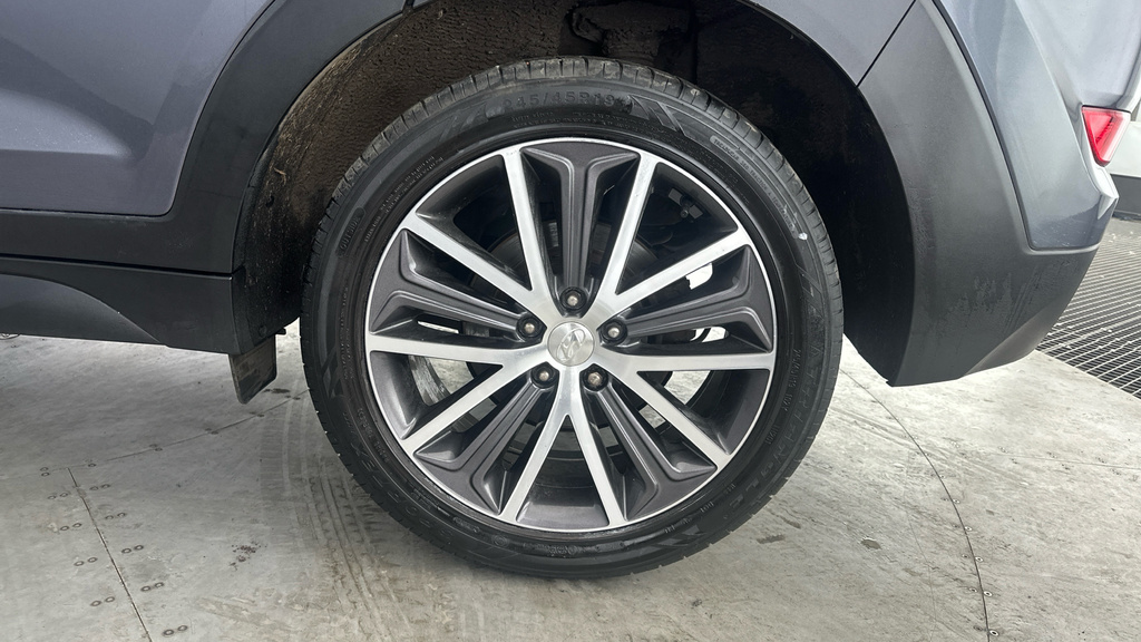Hyundai Tucson Premium Black #27