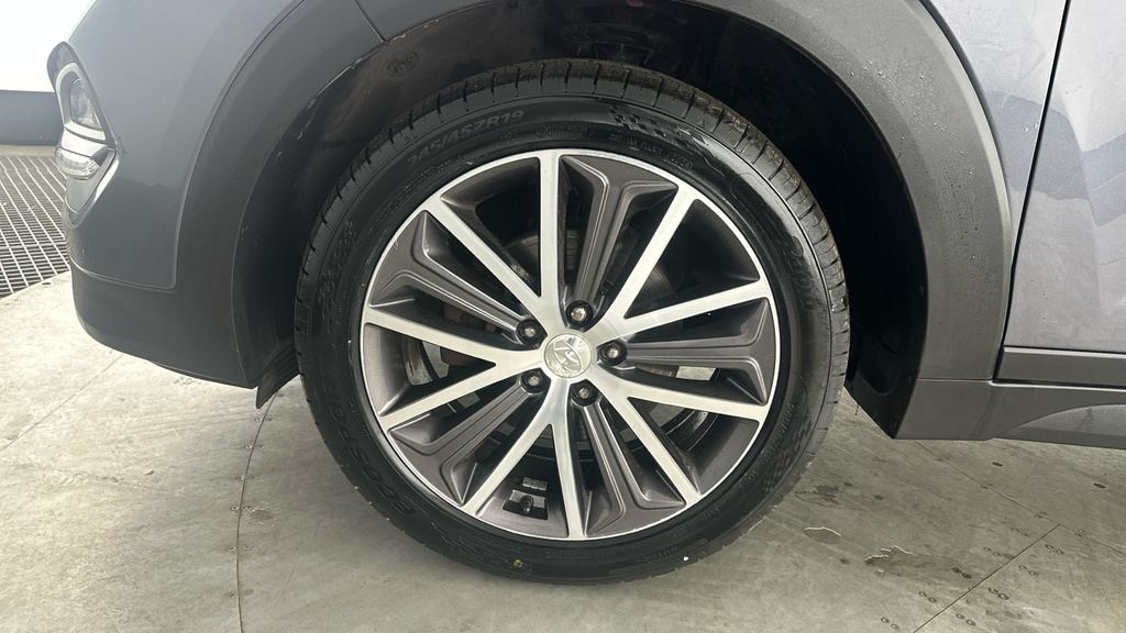 Hyundai Tucson Premium Black #26