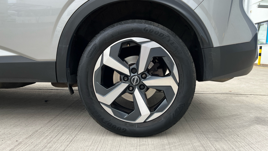 Nissan Qashqai Tekna Grey #23