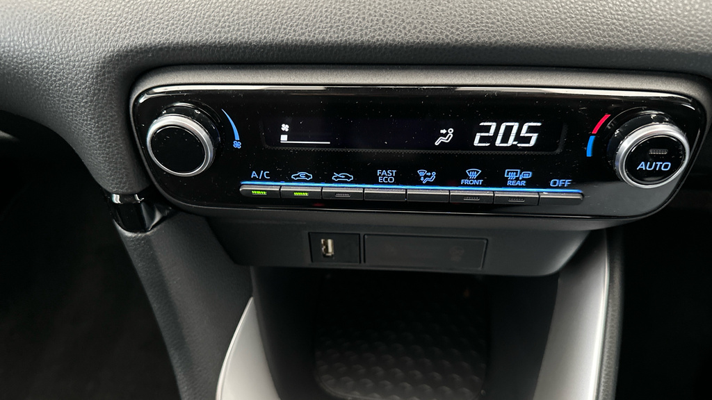 Toyota Yaris Dynamic Blue #16
