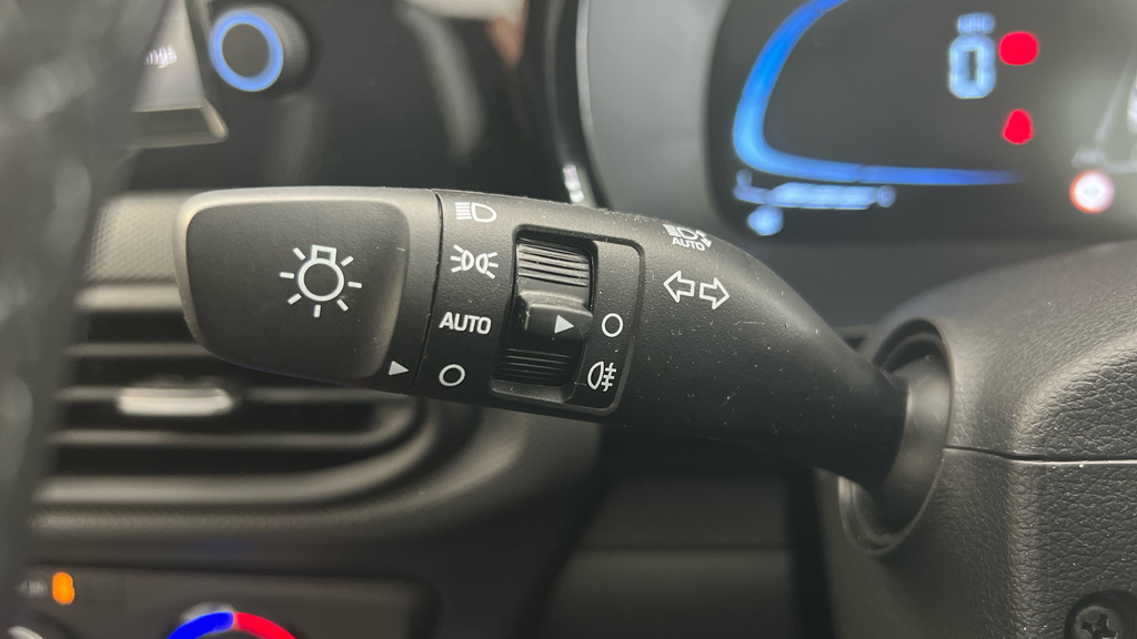 Hyundai I10 Advance White #32