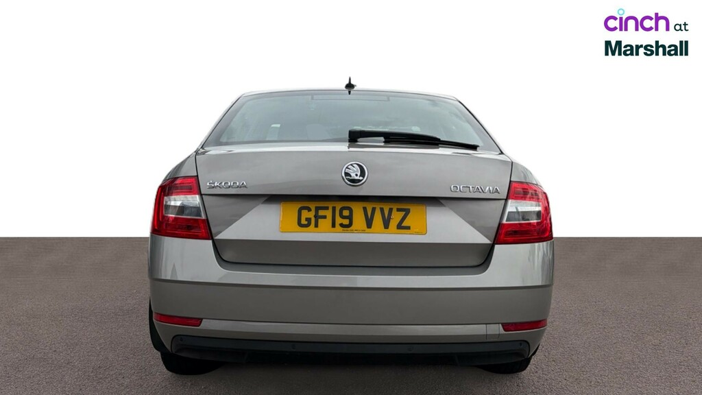 Skoda Octavia 1.6 Tdi Se Technology Black #4
