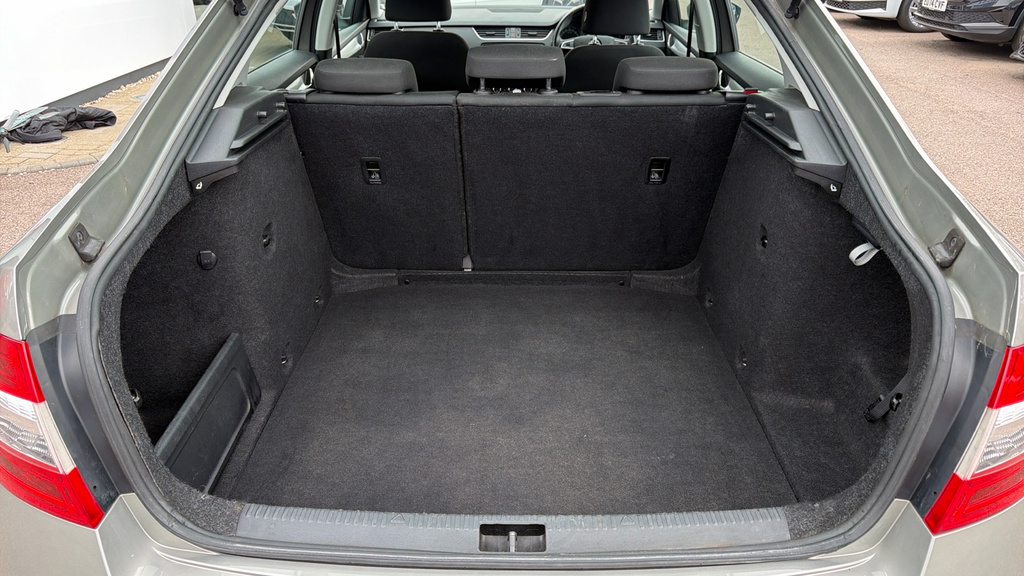 Skoda Octavia 1.6 Tdi Se Technology Black #15