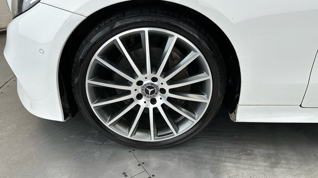 Mercedes-Benz E Class E 220 D Amg Line Premium White #26