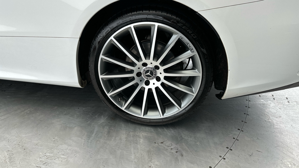 Mercedes-Benz E Class E 220 D Amg Line Premium White #27