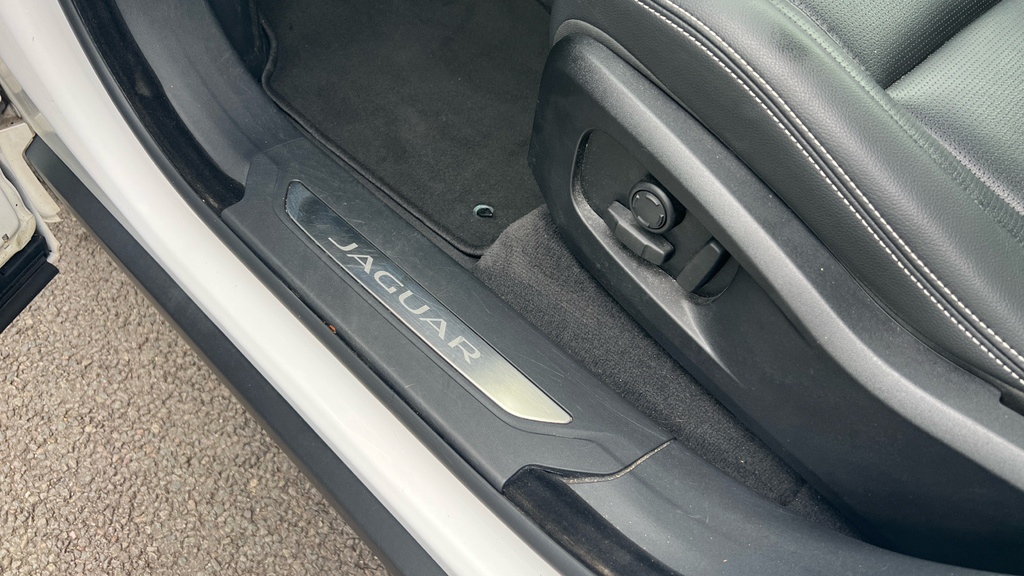 Jaguar F-Pace 2.0 P400e R-dynamic Se Black 90Th Anniv Grey #44