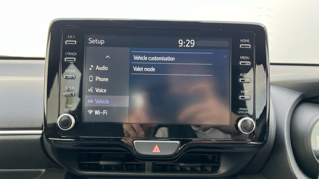 Toyota Yaris 1.6 Awd Circuit Pack Black #23