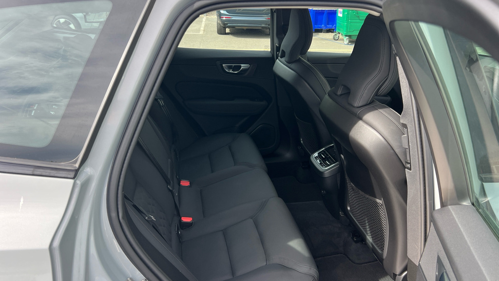 Volvo XC60 B5 P Awd Plus Pro Dark Blue #23