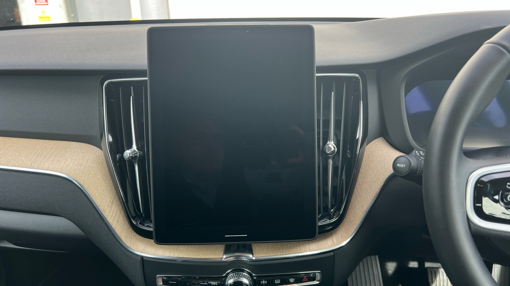 Volvo XC60 B5 P Awd Plus Pro Dark Blue #12