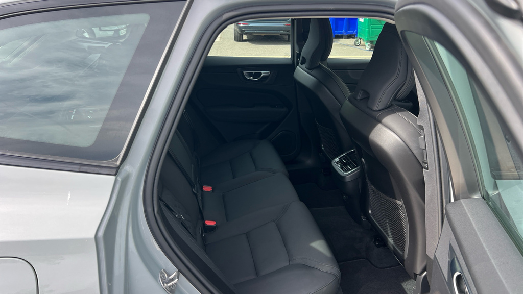 Volvo XC60 B5 P Awd Plus Pro Dark Blue #21
